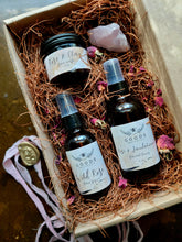 Load image into Gallery viewer, Rose Love Gift Box