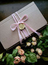 Load image into Gallery viewer, Rose Love Gift Box
